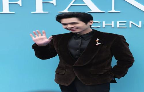 张予曦最新随拍曝光头扎麻花辫清纯可人